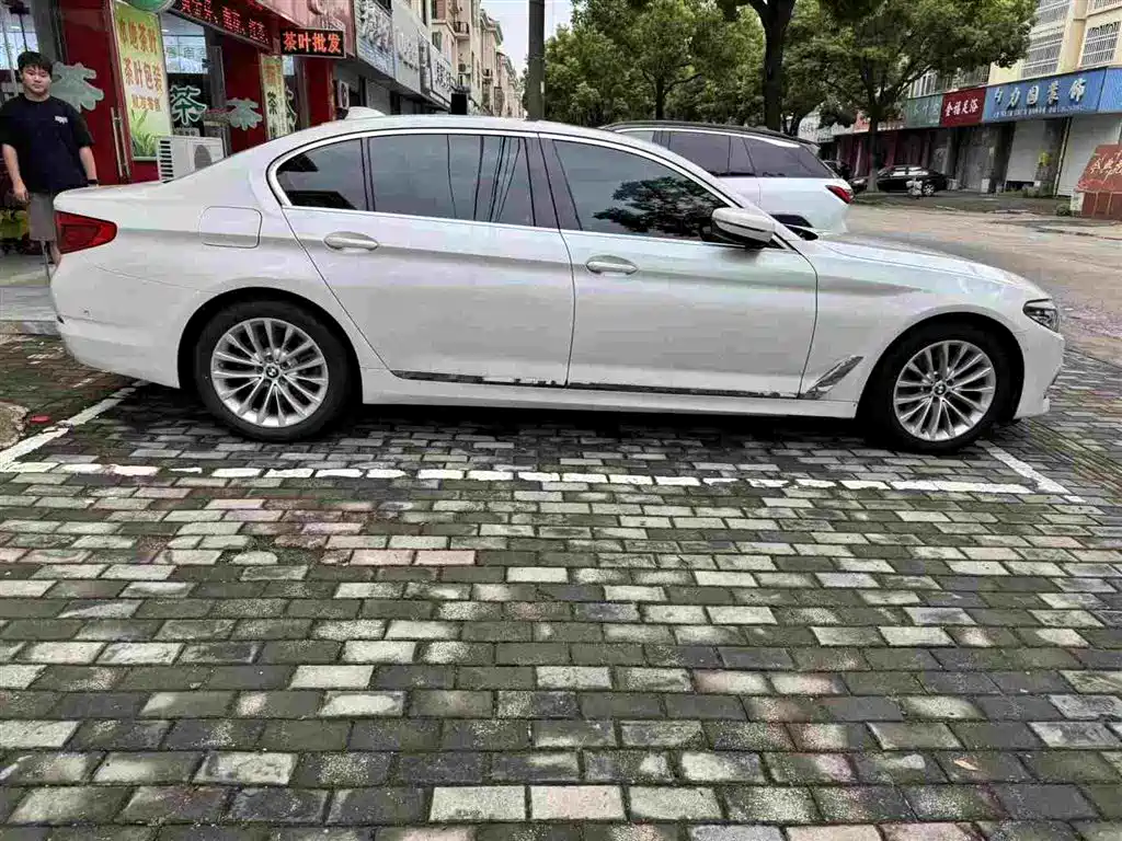 BMW 5 Series 2020 — фото 3