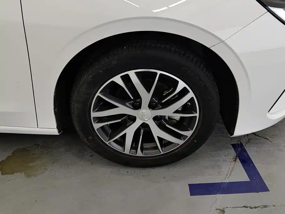 Geely Emgrand 2023