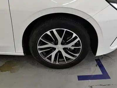 Geely Emgrand 2023
