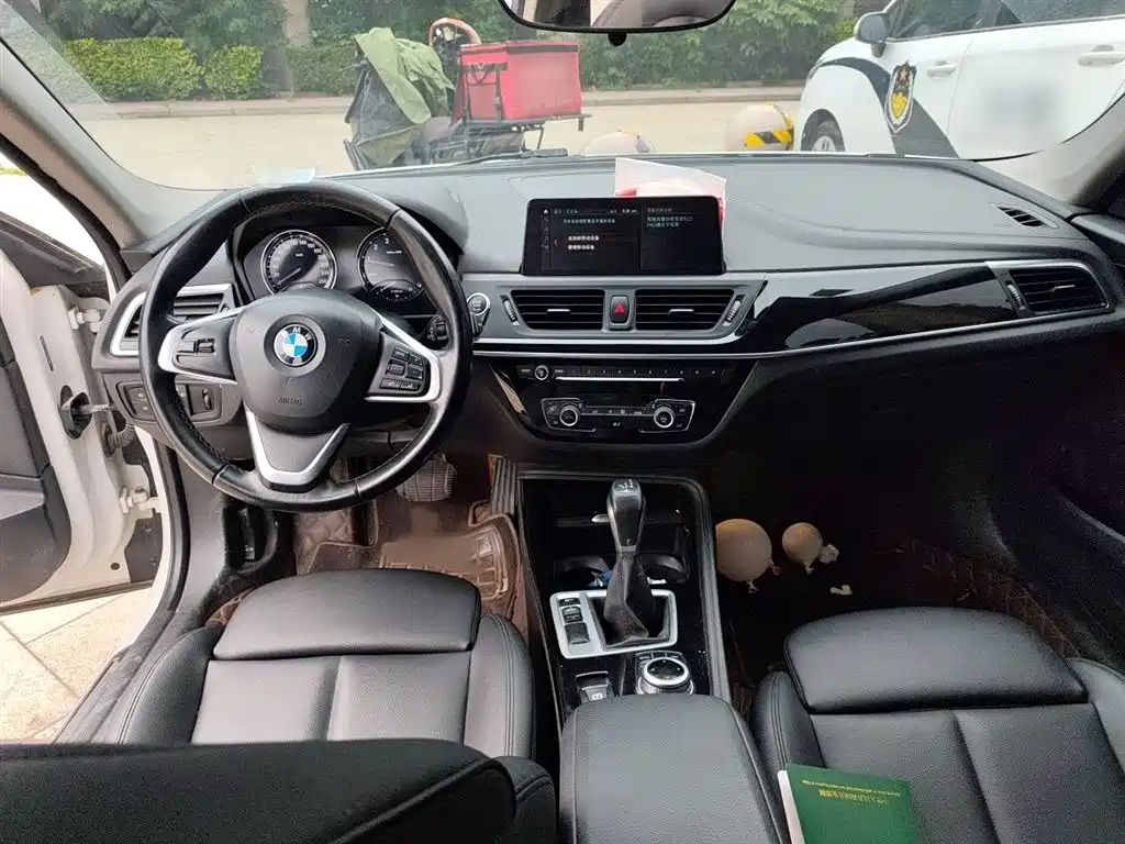 BMW 1 Series 2018 — фото 13