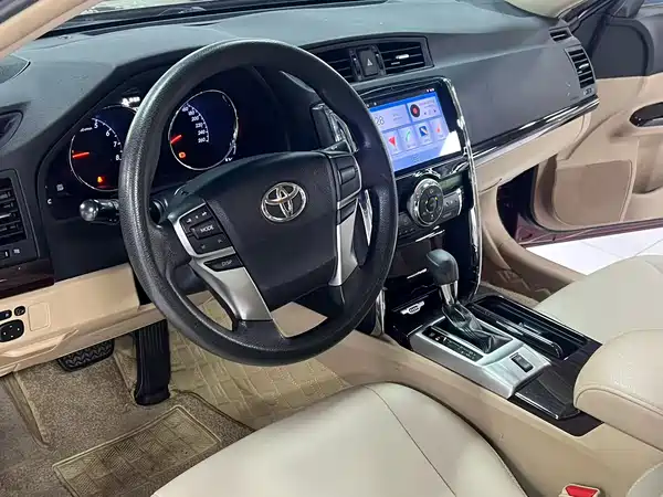 Toyota Reiz 2012