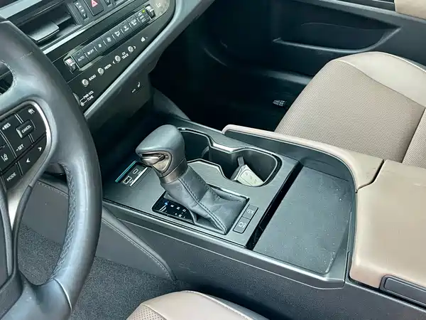 Lexus ES 2023