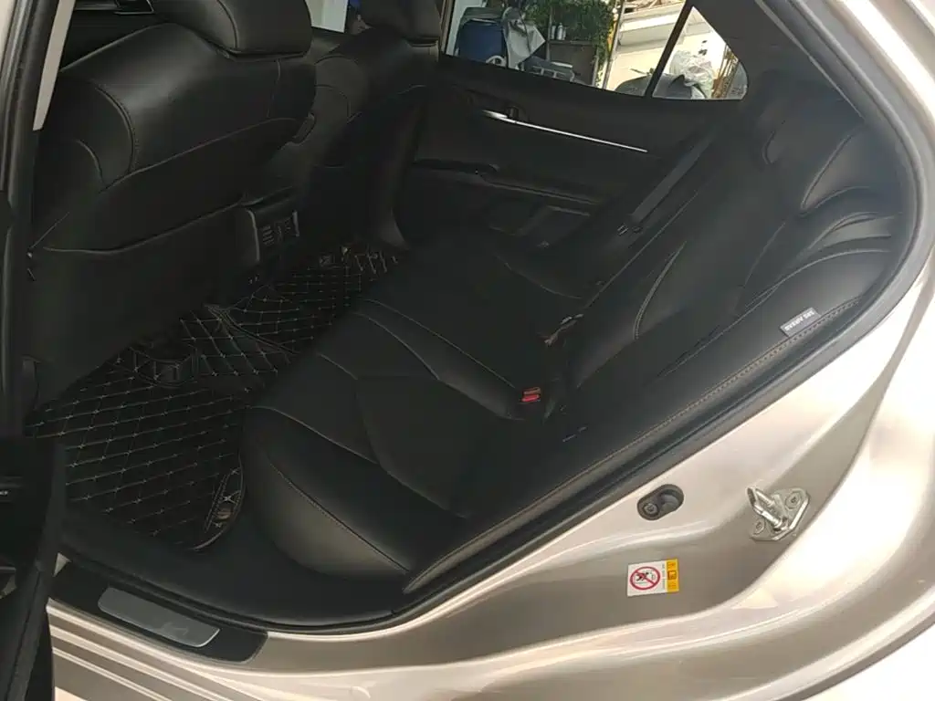 Toyota Camry 2019 — фото 17