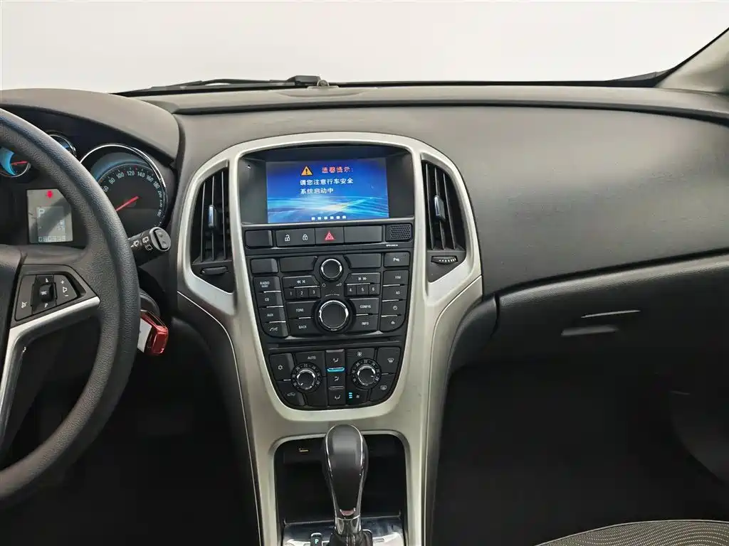 Buick Excelle 2014 — фото 12