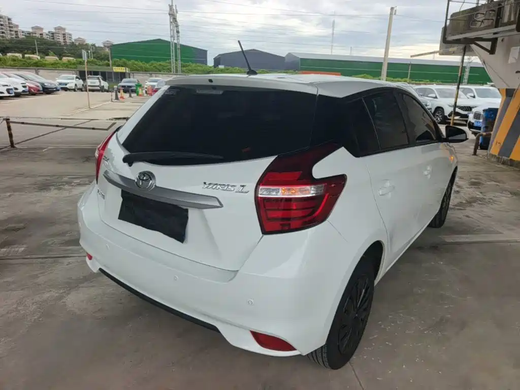 Toyota Yaris L 2021