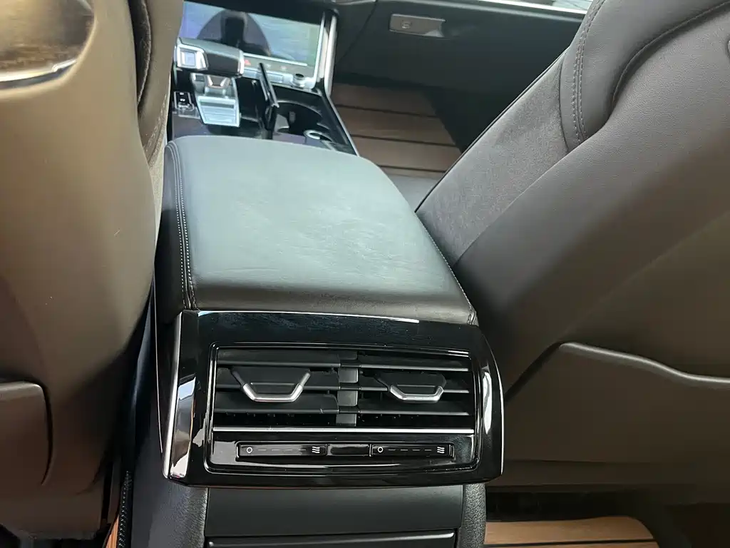 Audi A8 2020 — фото 12