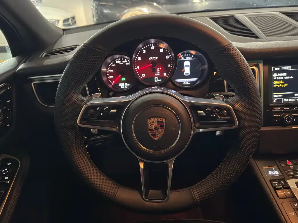Porsche Macan 2016 — фото 10