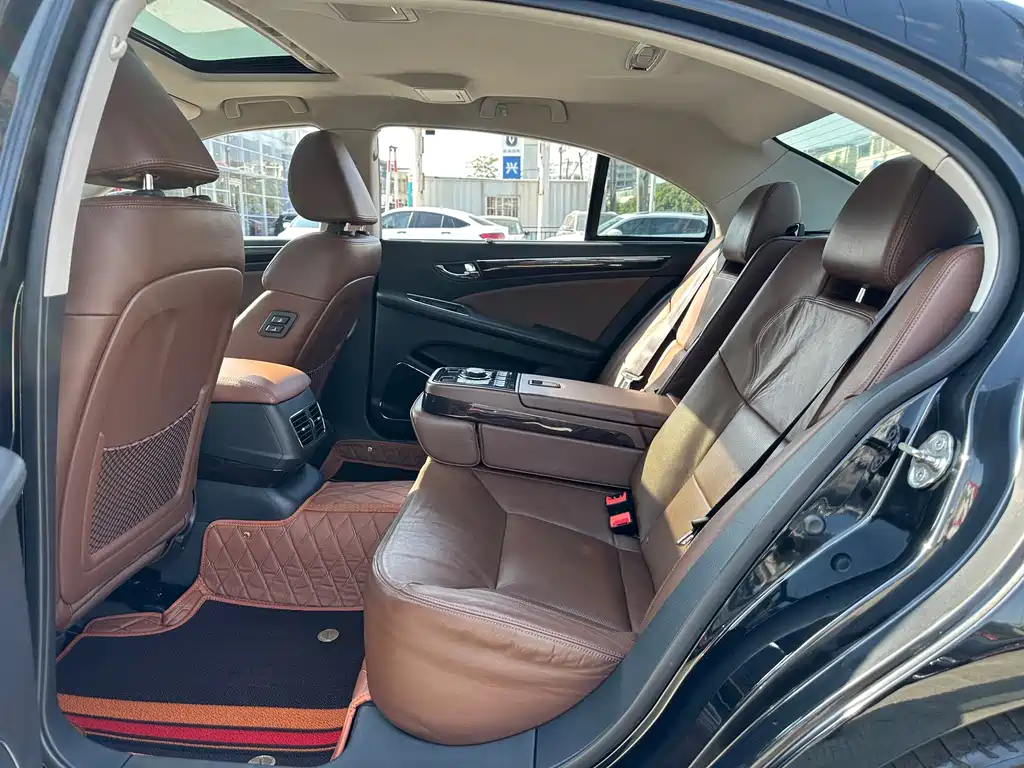 Hongqi H7 2015 — фото 13