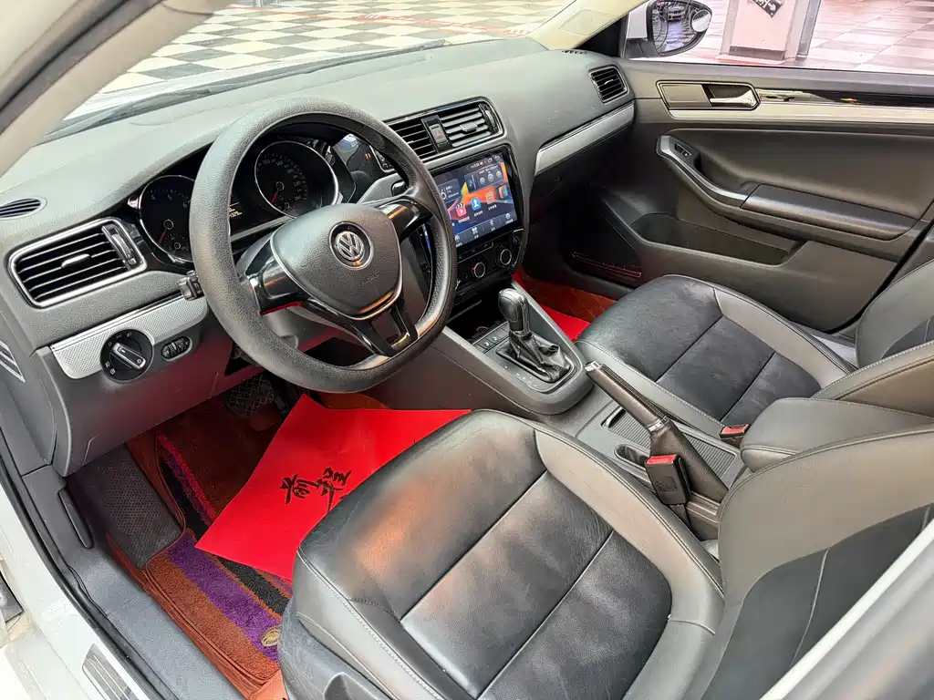 Volkswagen Sagitar 2016