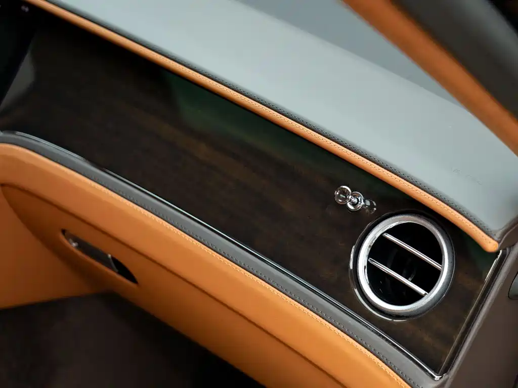 Bentley Flying Spur 2022 — фото 19