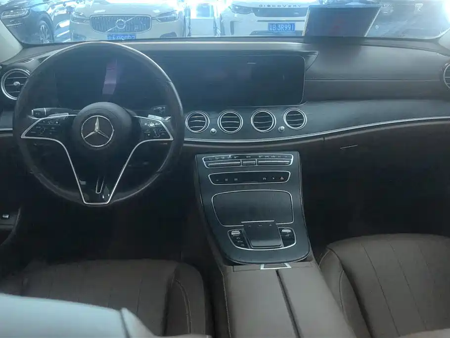 Mercedes-Benz E-Class 2022 — фото 12