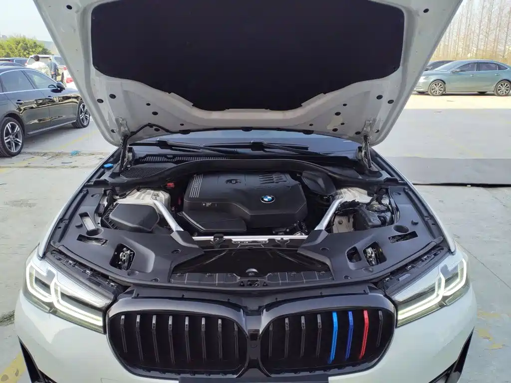 BMW 5 Series 2021 — фото 16