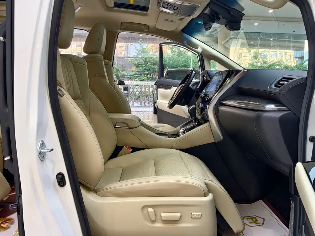 Toyota Alphard 2020 — фото 7
