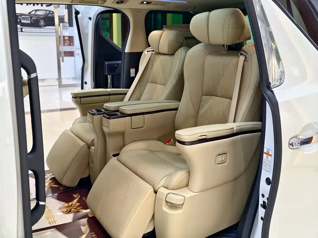 Toyota Alphard 2020 — фото 11