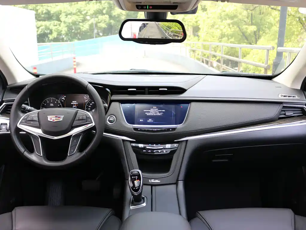 Cadillac XT5 2018 — фото 14