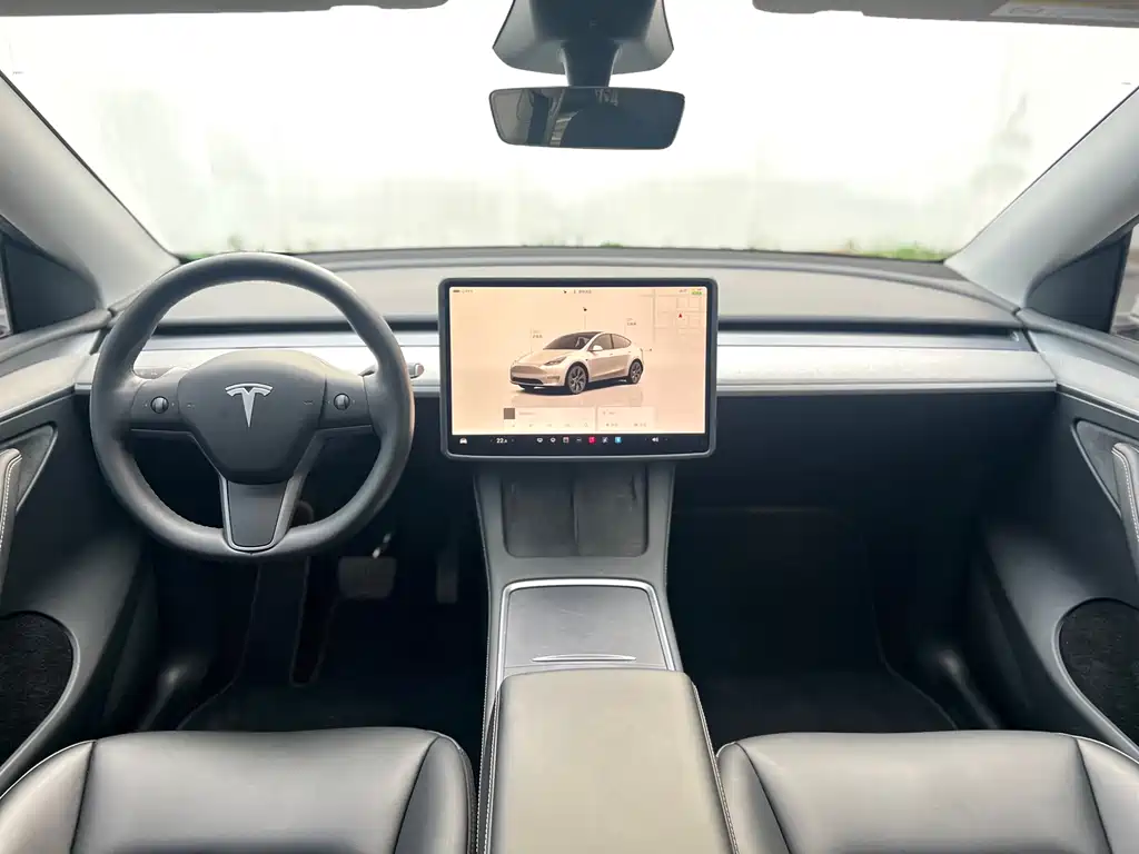 Tesla Model Y 2024 — фото 4