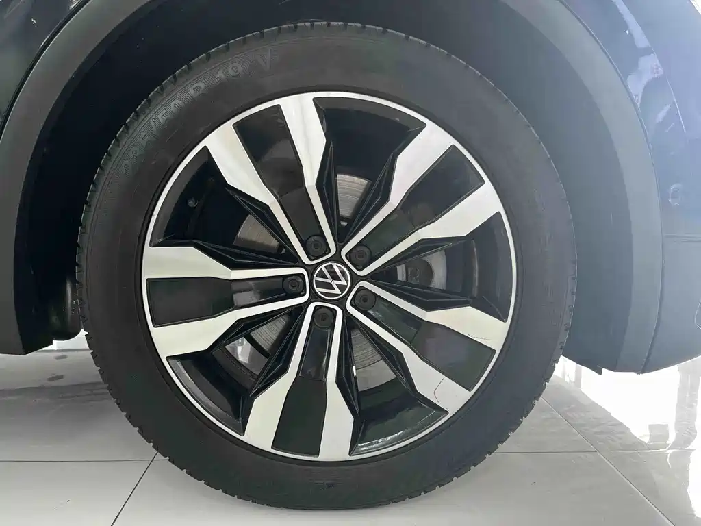 Volkswagen Tiguan L 2021 — фото 15