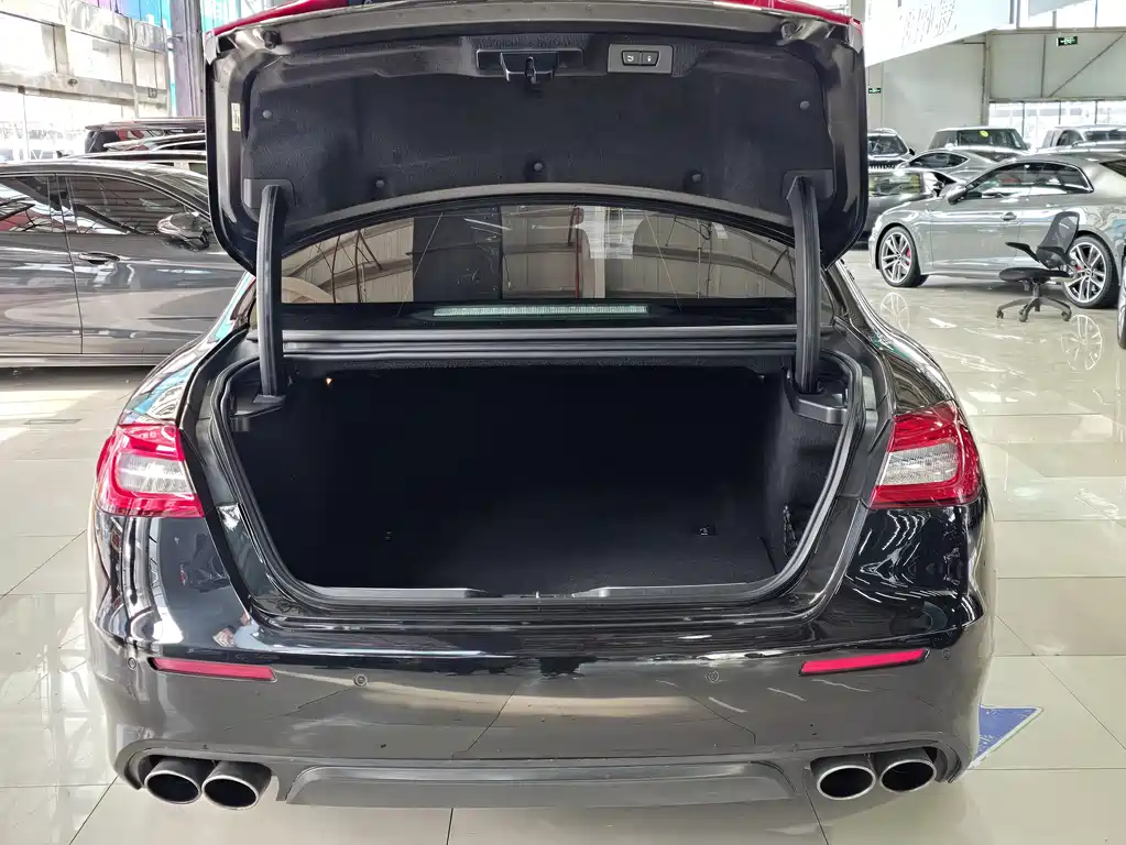 Maserati Quattroporte 2017 — фото 17