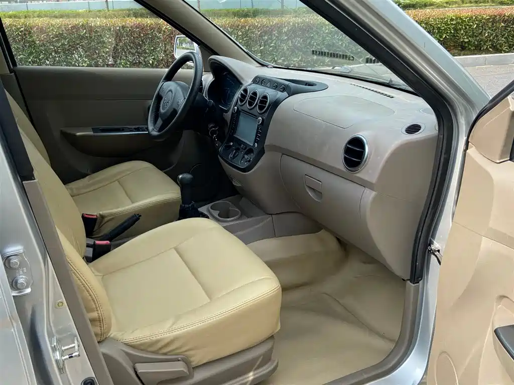 Wuling Hongguang 2014