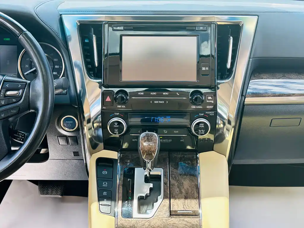 Toyota Alphard 2020 — фото 26