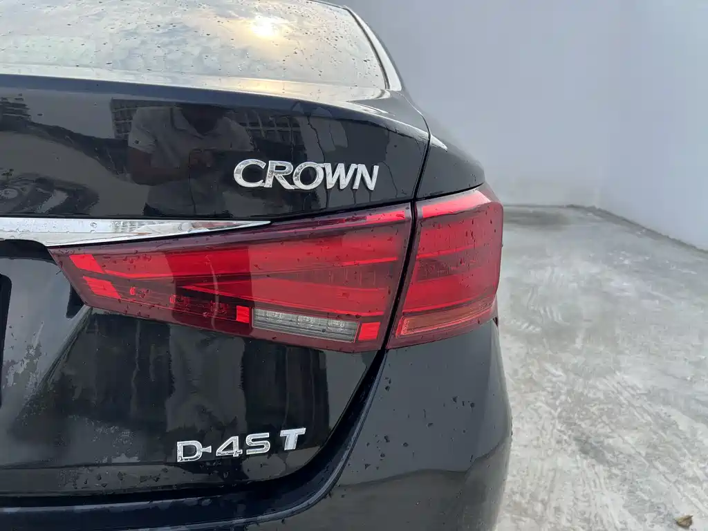 Toyota Crown 2018 — фото 15