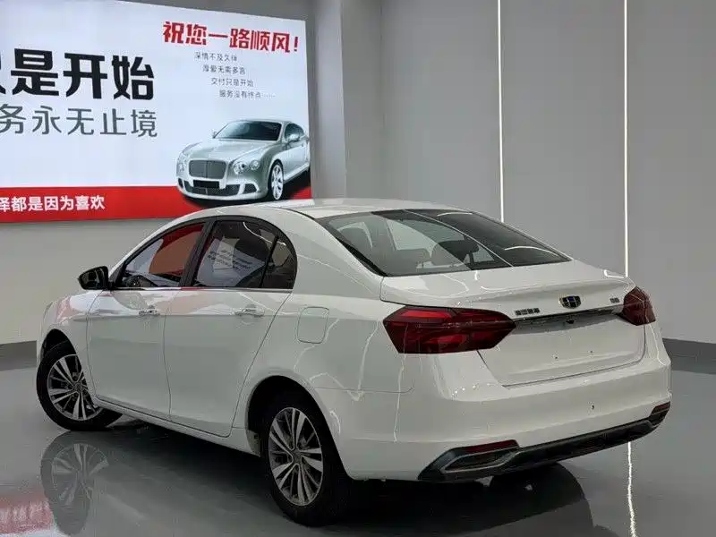 Geely Emgrand 2018 — фото 10