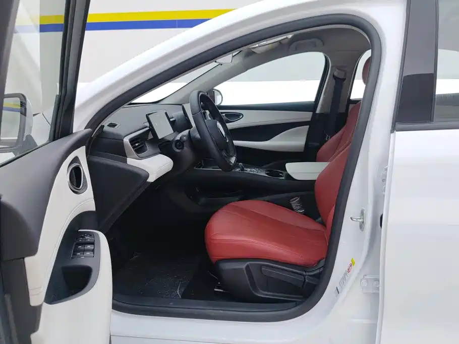 BYD Seal 05 DM-i 2025 — фото 9