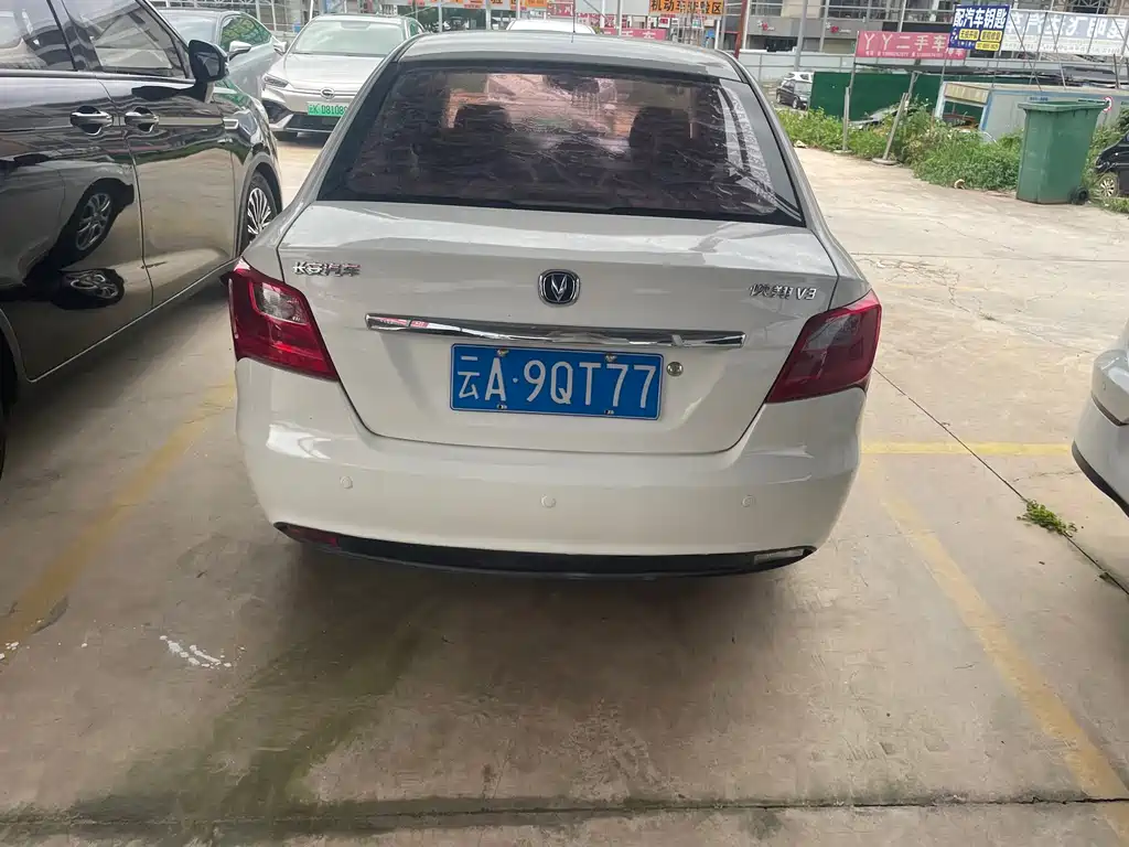 Changan Yuexiang V3 2018 — фото 6
