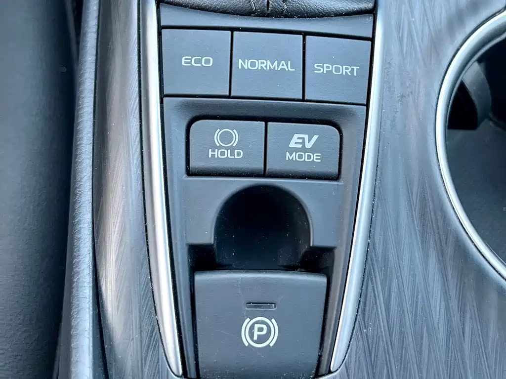Toyota Camry 2021 — фото 18