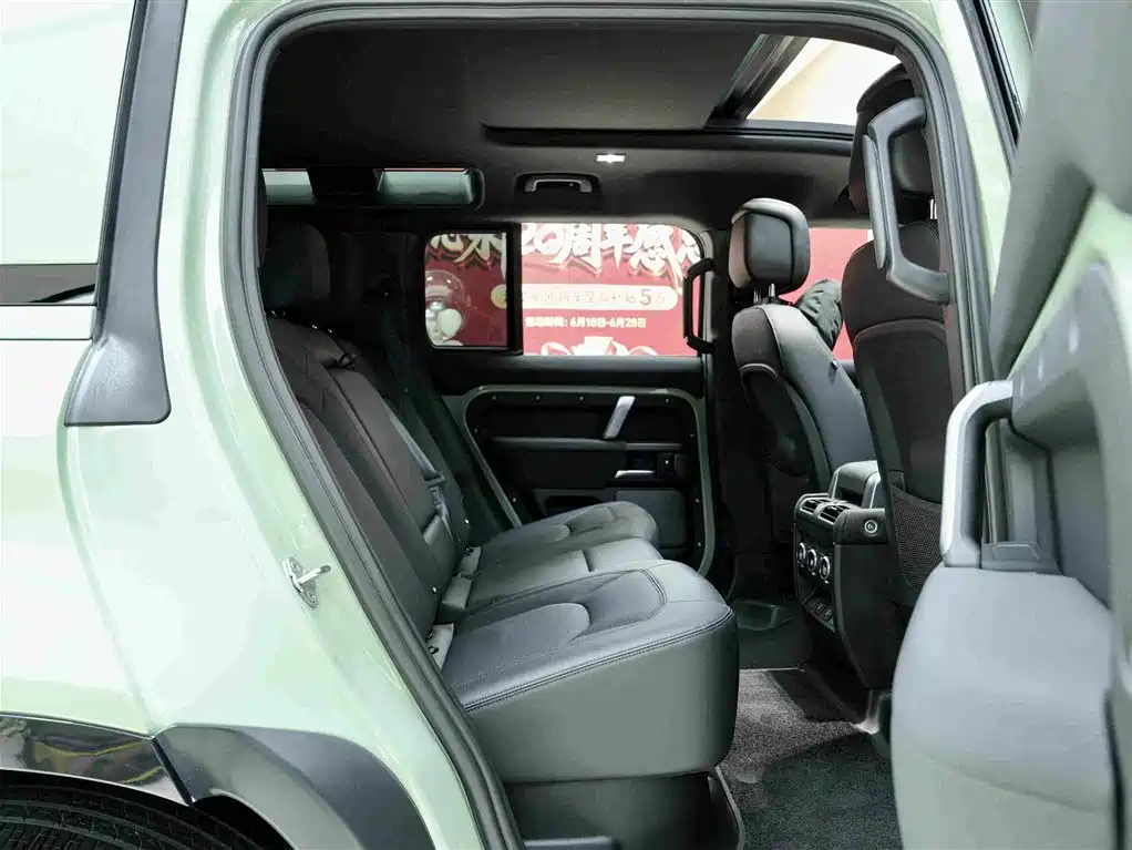 Land Rover Defender 2023 — фото 13