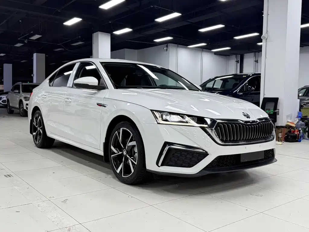 Skoda Octavia 2022 — фото 4