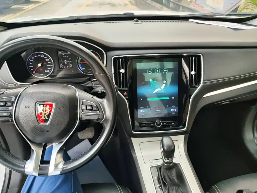 Roewe RX5 New Energy 2019 — фото 10
