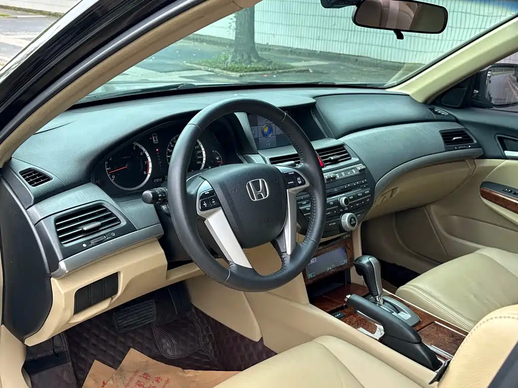 Honda Accord 2012 — фото 13