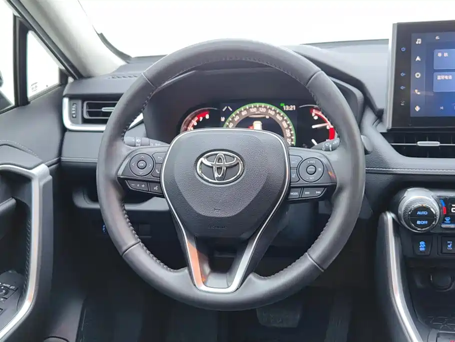 Toyota RAV4 2023 — фото 14