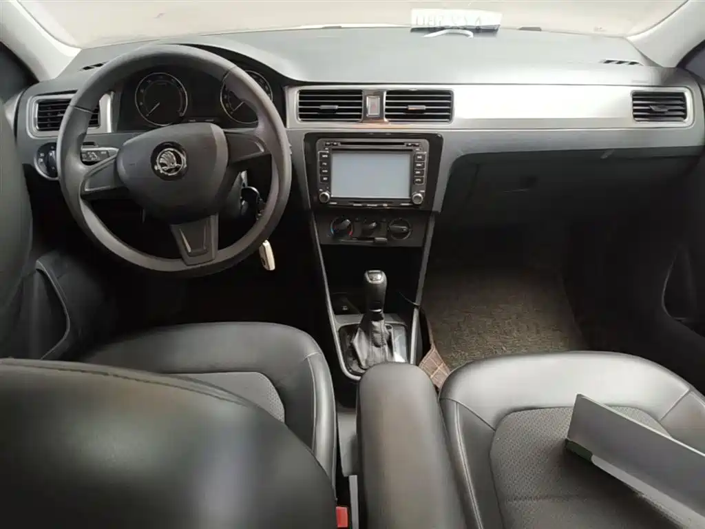 Skoda Rapid Spaceback 2015 — фото 16