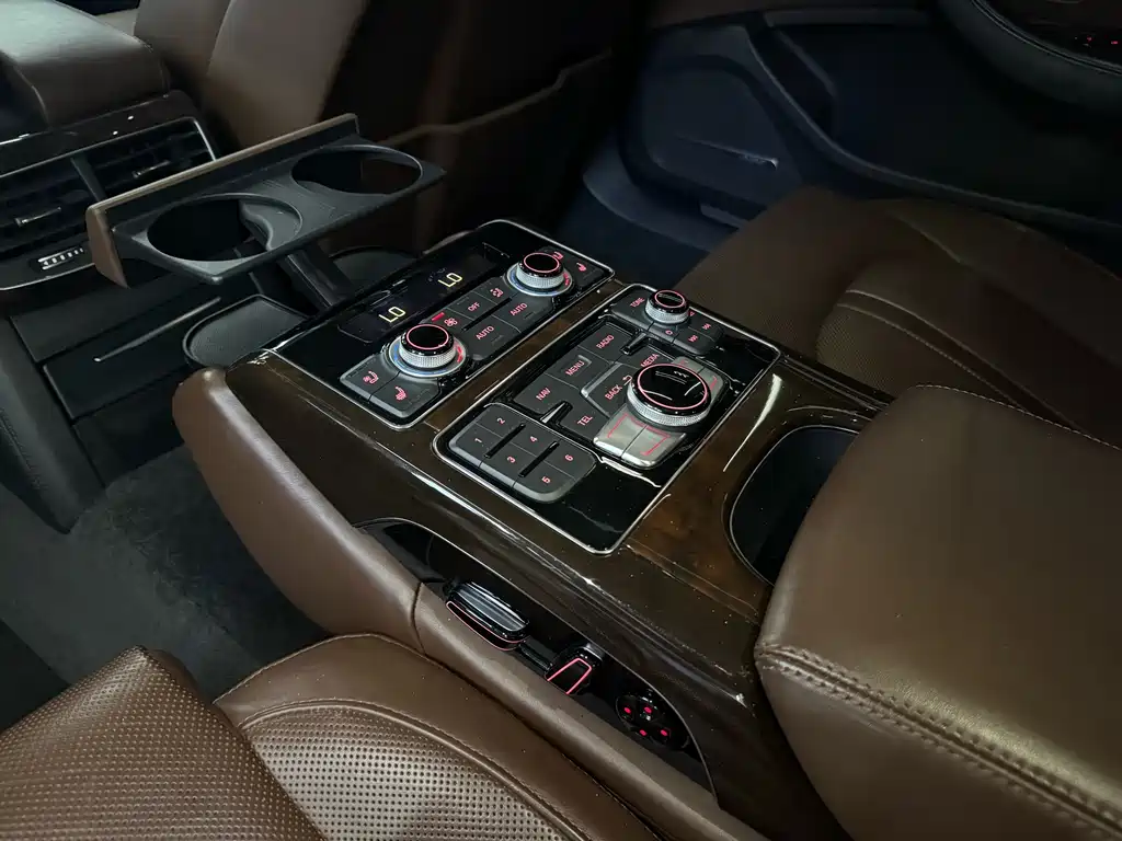 Audi A8 2017 — фото 13