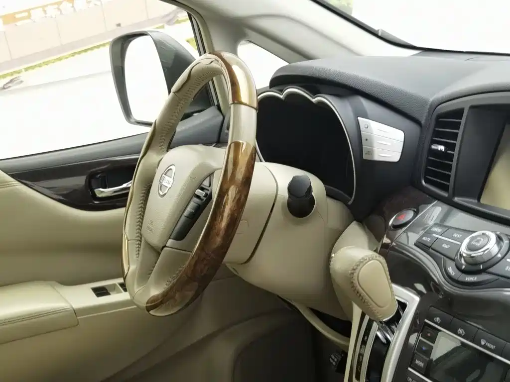 Nissan Quest 2017 — фото 22