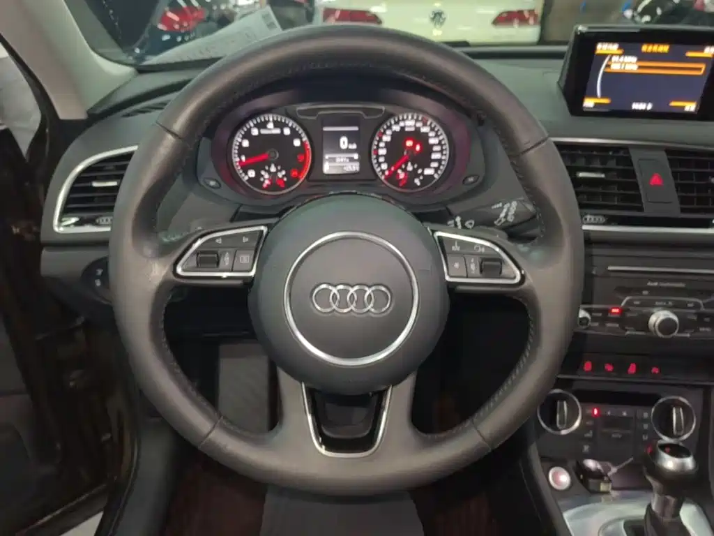 Audi Q3 2016 — фото 11
