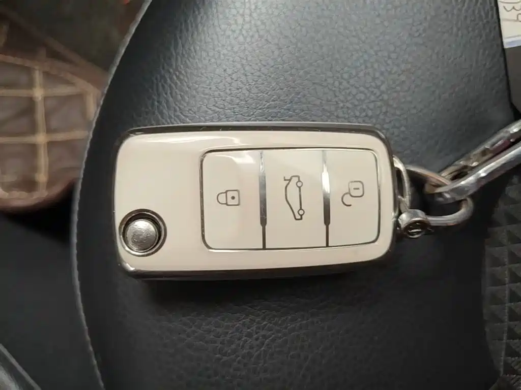 Skoda Rapid Spaceback 2015 — фото 15