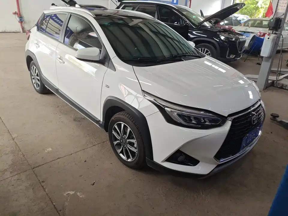 Toyota Yaris L 2022 — фото 3