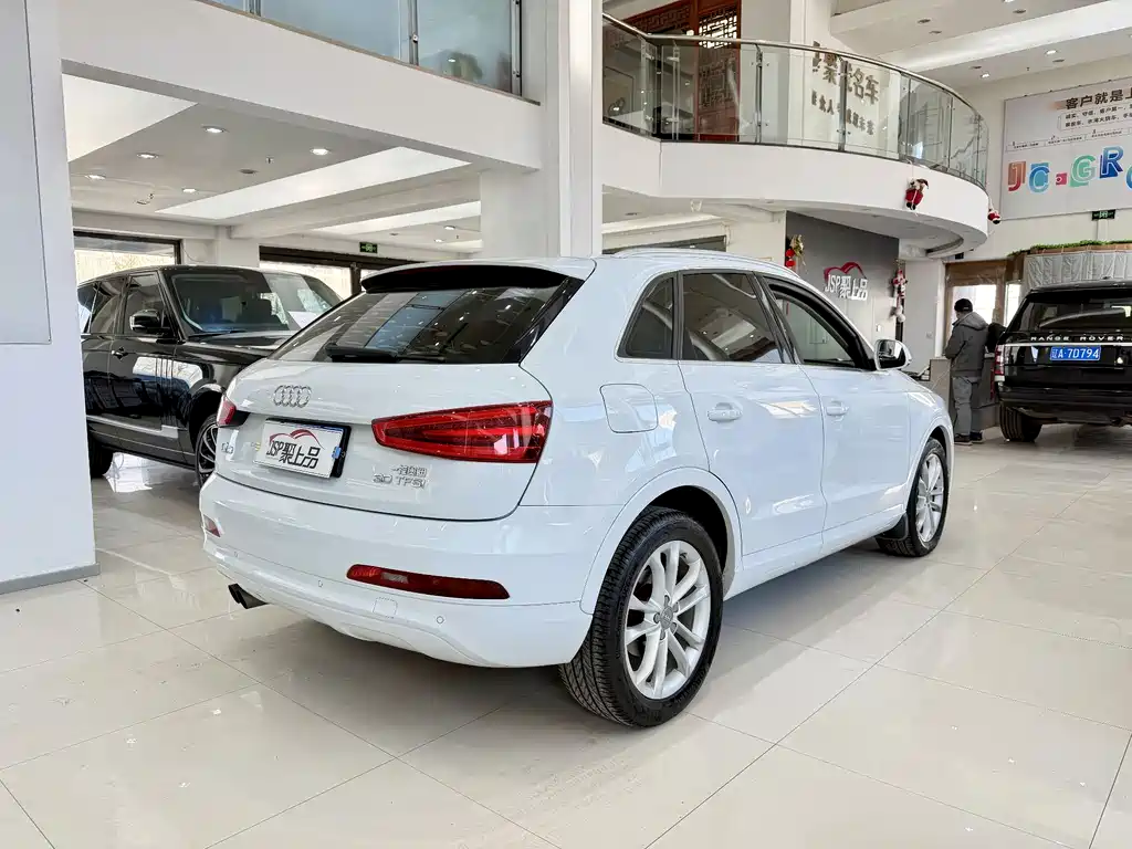 Audi Q3 2016 — фото 10