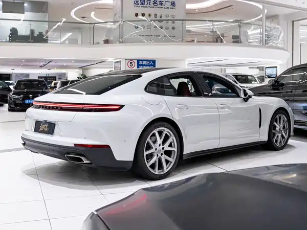 Porsche Panamera 2025