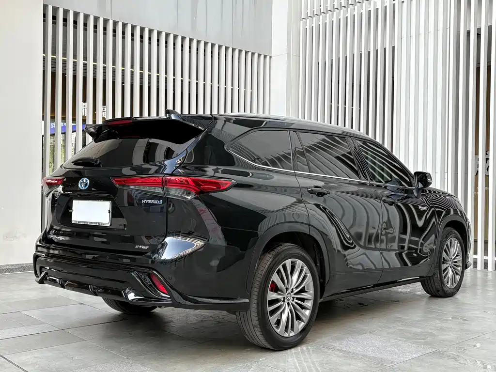 Toyota Highlander 2023 — фото 17