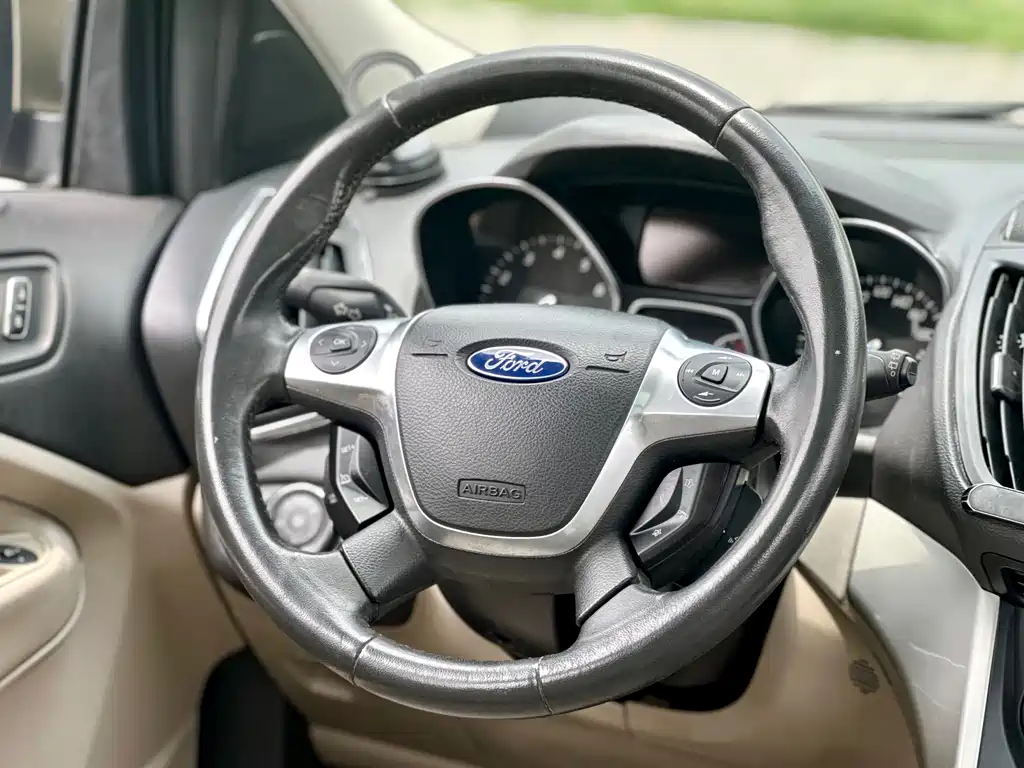 Ford Kuga 2014 — фото 35