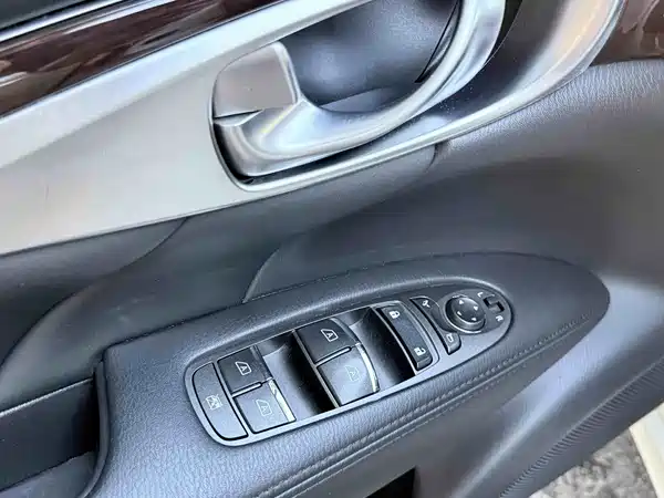 Infiniti Q70 2014