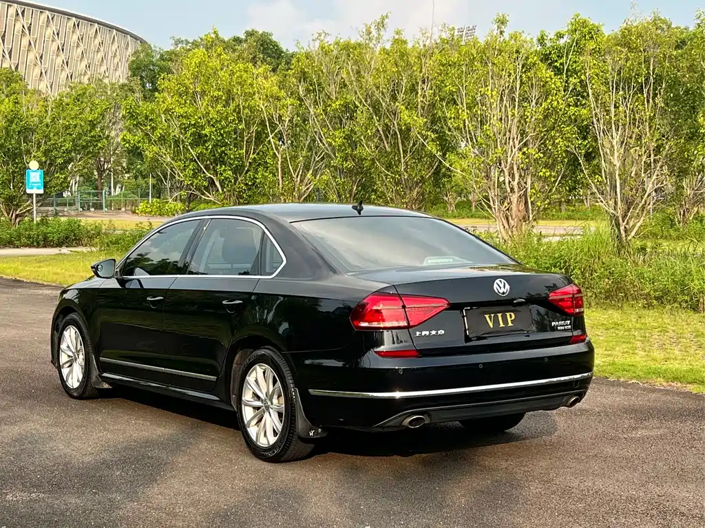 Volkswagen Passat 2017 — фото 11