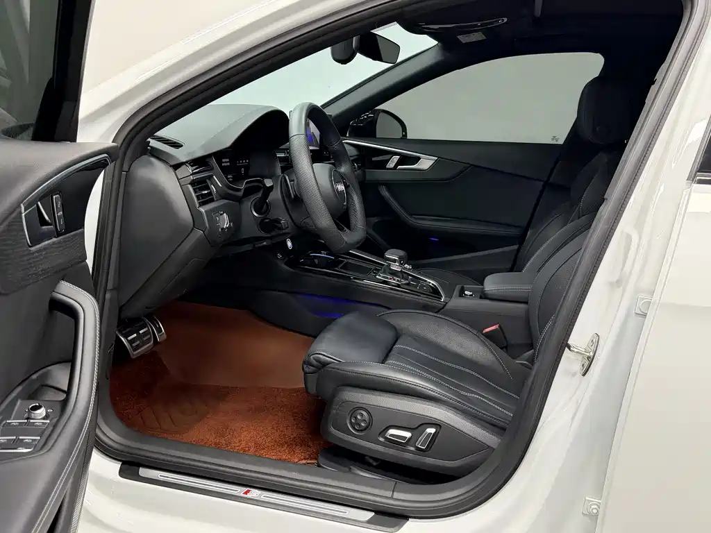 Audi A4L 2023 — фото 11