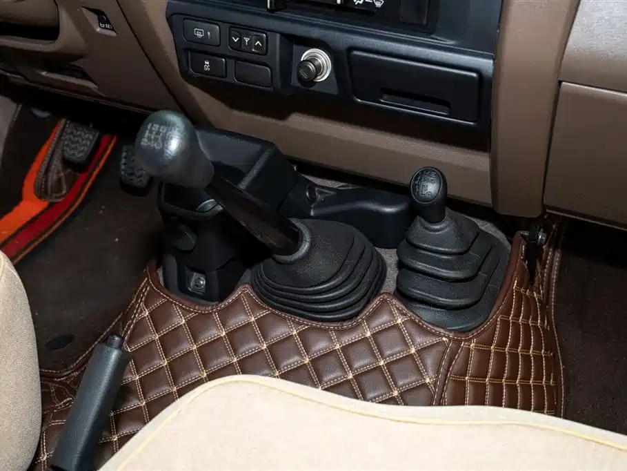 Toyota Land Cruiser 2020 — фото 14