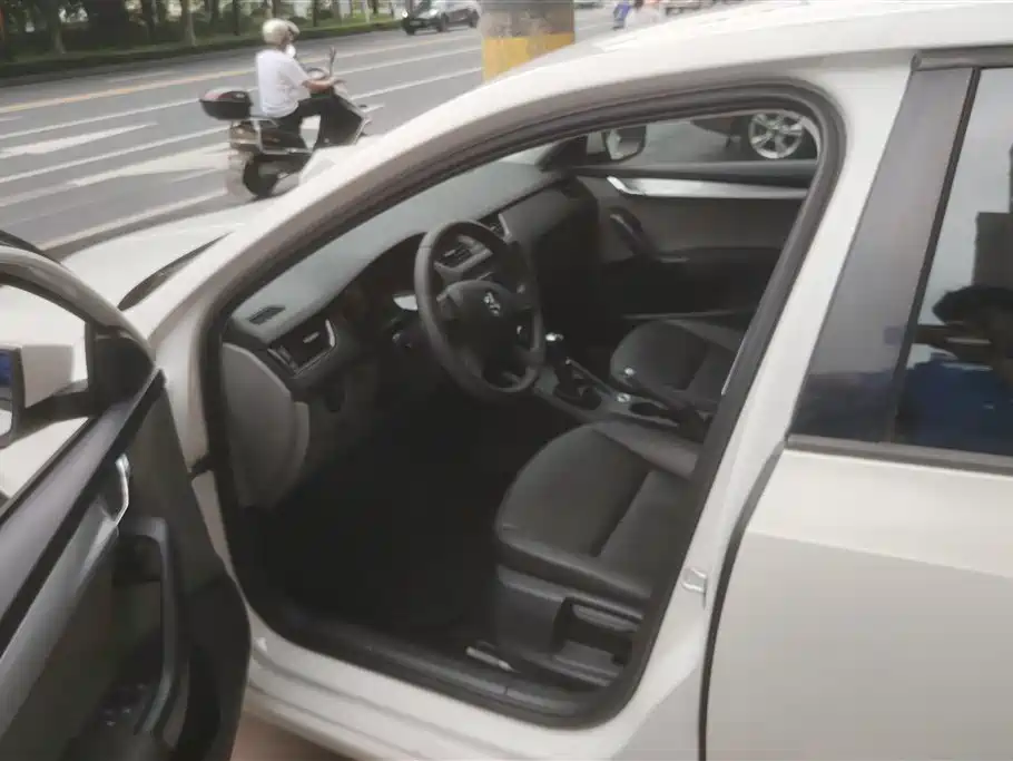 Skoda Octavia 2015 — фото 9