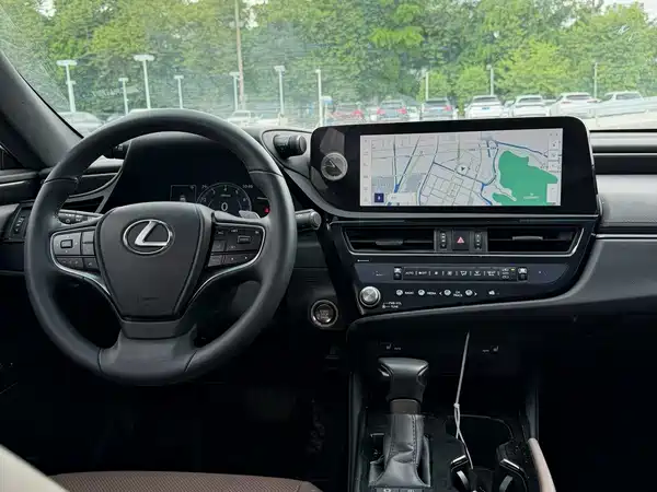Lexus ES 2023